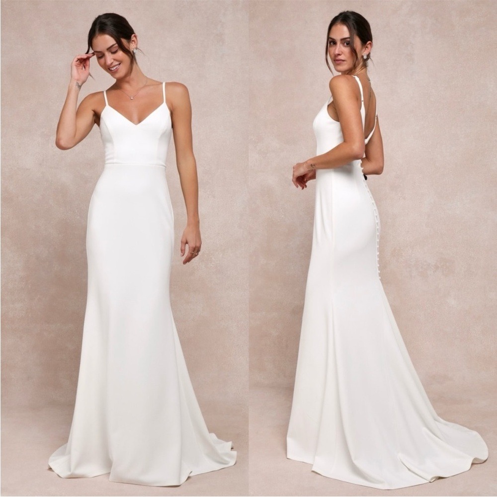 LULUS Sleeveless V-Neck Back Button Trim Mermaid Skirt Wedding Gown & Train L